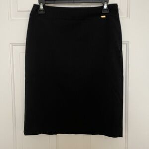 Tahari Classic Black Double Pleated Back Skirt in size 4